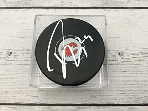 Travis Hamonic potpisao potpis Calgary Flames Hockey Puck b-Autographed NHL Pucks