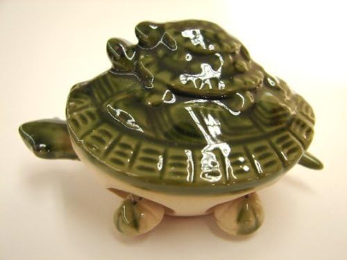 Statur za kornjače FENG SHUI sa zelenim kornjačima na vrhu