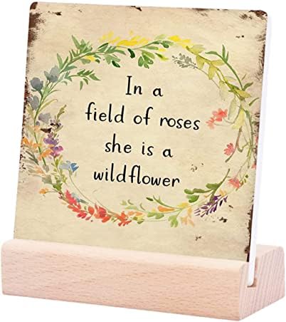 U polju ruža ona je Wildflower Decor Inspirational Desk Quote Office motivacijski pokloni pozitivni Citati